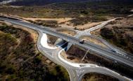 Inaugurar&aacute; AMLO autopista sin terminar en Oaxaca; faltan 5 meses para acabar obras a Puerto Escondido