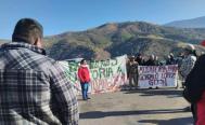 &iexcl;Ni 24 horas libre! Coatlanes bloquean carretera Oaxaca-Puerto Escondido