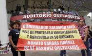 &ldquo;Deje de proteger a violentadores de mujeres en su gabinete&rdquo;, exigen en plena Guelaguetza al gobernador de Oaxaca