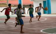 Ni&ntilde;os triquis descalzos de Oaxaca: el b&aacute;squetbol como opci&oacute;n para huir de la violencia y la migraci&oacute;n