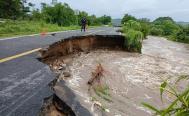 Alertan en la Costa de Oaxaca por desborde del r&iacute;o Verde; incomunicadas localidades de Jamiltepec