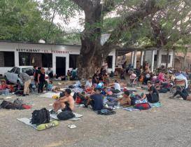 Viacrucis Migrante denuncia hostigamiento de grupos armados; CNDH pide protecci&oacute;n en su paso por Oaxaca