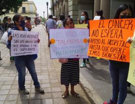 Protestan padres en Oaxaca por desabasto de medicamentos contra el c&aacute;ncer en Hospital de la Ni&ntilde;ez