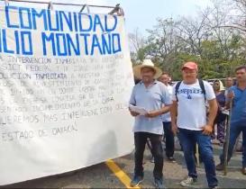 Con bloqueo exigen culminar obra carretera en el Istmo de Oaxaca; no hay paso a Veracruz