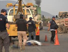 Tr&aacute;iler atropella a 3 migrantes sobre carretera de Oaxaca; suman 9 muertos s&oacute;lo este mes