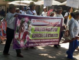 Madres y colectivos de Oaxaca convierten festejo de 10 de Mayo en reclamo por desaparecidos.