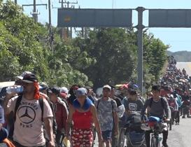 Mil migrantes varados en Oaxaca piden autobuses a Sheinbaum para llegar a la frontera norte del pa&iacute;s