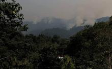 Comunidades mazatecas de Oaxaca suplican auxilio ante incendio forestal sin control; amenaza viviendas 