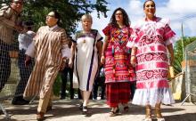 FOTOS. Entre colores y trajes típicos, secretarias de Estado asisten al inicio de la Guelaguetza