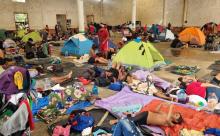 Caravana migrante "Jesucristo" pausa su camino en Palomares, Oaxaca