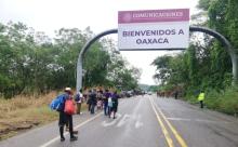 Caravana de migrantes "Rey de reyes" abandona territorio oaxaqueño e ingresa a Veracruz