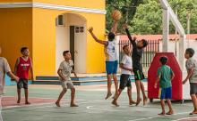 Lamenta Sheinbaum asesinato de entrenador de básquetbol de niños triquis de Oaxaca