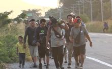 Desmienten migrantes de caravana acompañamiento de la CNDH a su paso por pueblos de Oaxaca