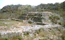 Urgen proteger el sitio arqueológico Guiengola, lugar sagrado zapoteca en Oaxaca que enfrenta abandono