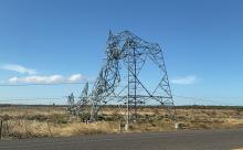 Torres caídas y cortes de electricidad, daños que dejó el frente frío 24 en el Istmo de Oaxaca 